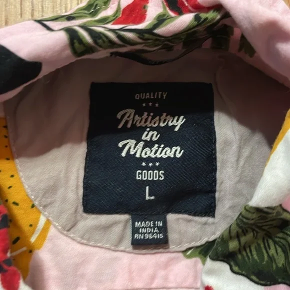 Fun pattern button up - Picture 2 of 3